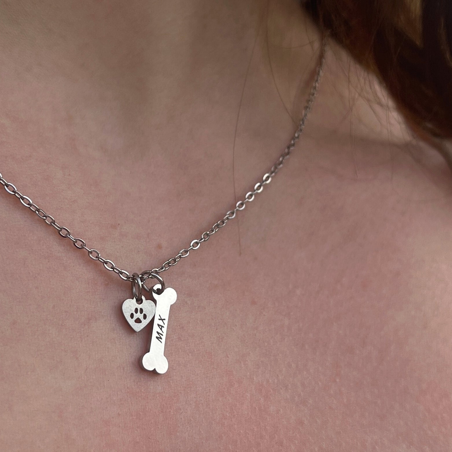 Náhrdelník s menom maznáčika – tvar kostičky